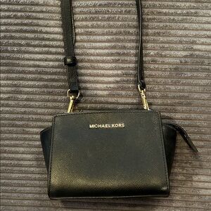 Michael Kors Elegant Black Crossbody Bag